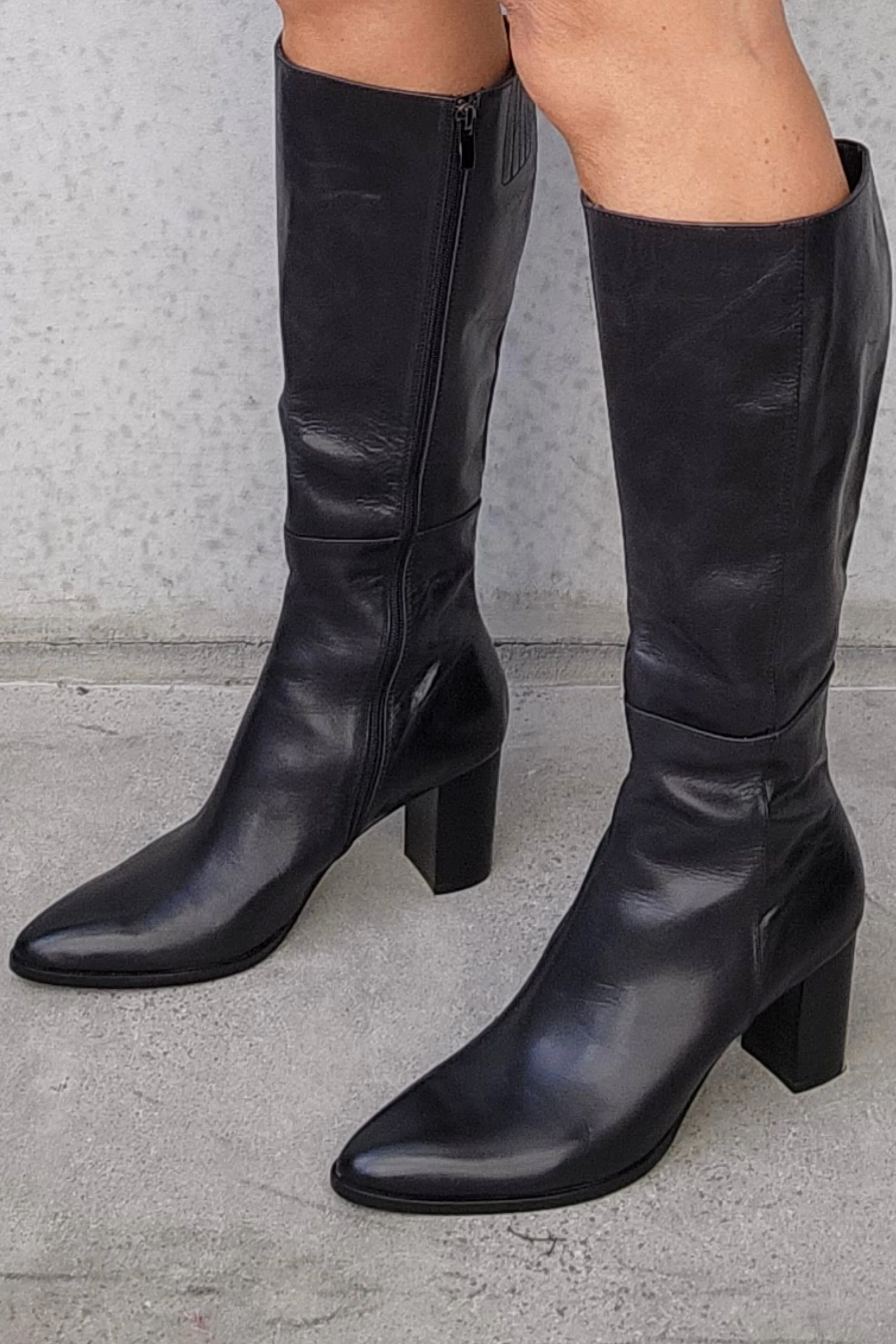 Allouta Knee High Boot - Black