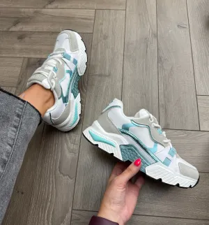 Guess (G23) Blue Metallic Chunky Trainer FLJCARELE12 - Whiaq (White/Blue)