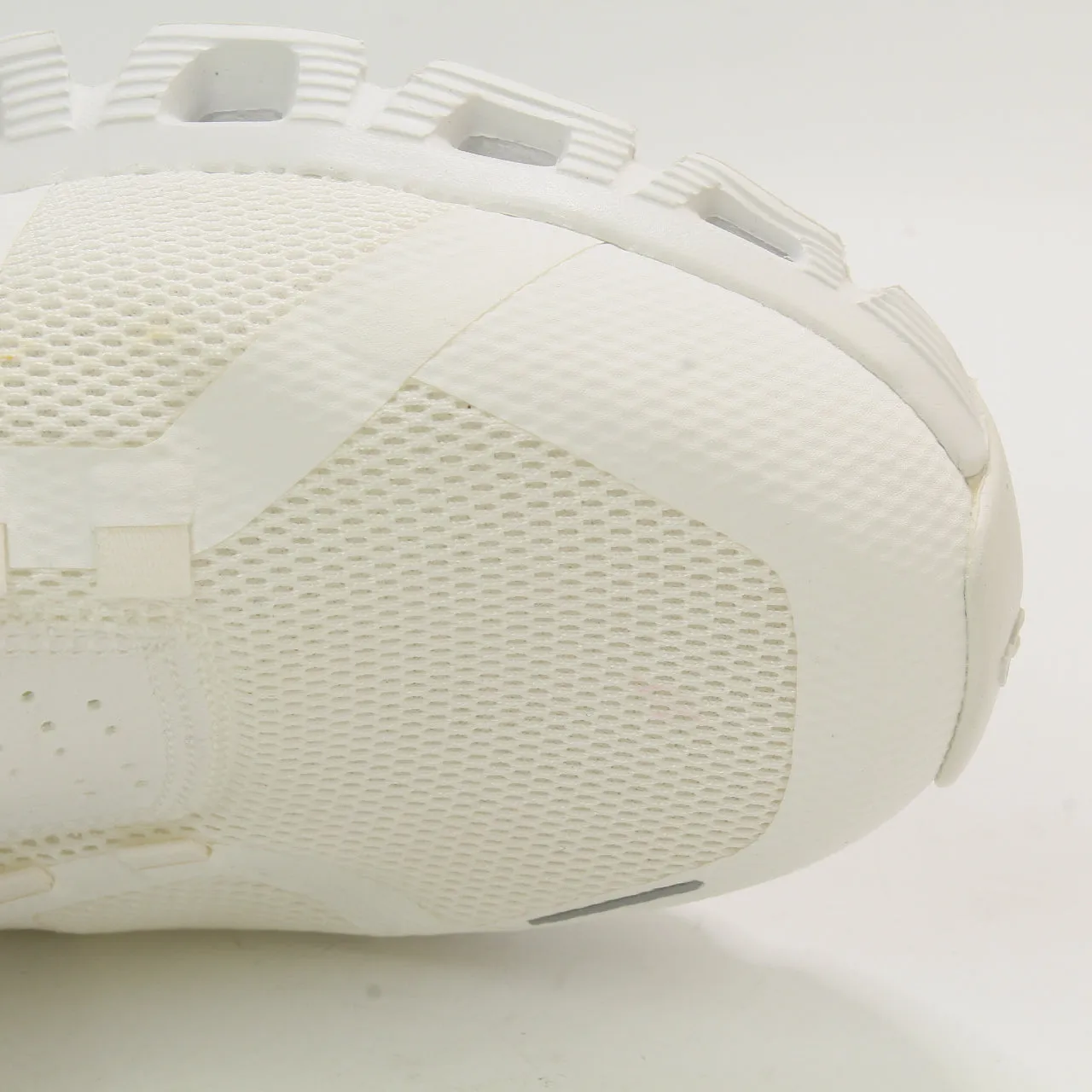 On Running Cloud 5 All White F Uk Size 9
