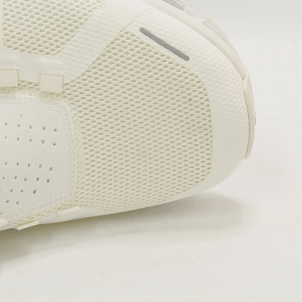 On Running Cloud 5 All White F Uk Size 9